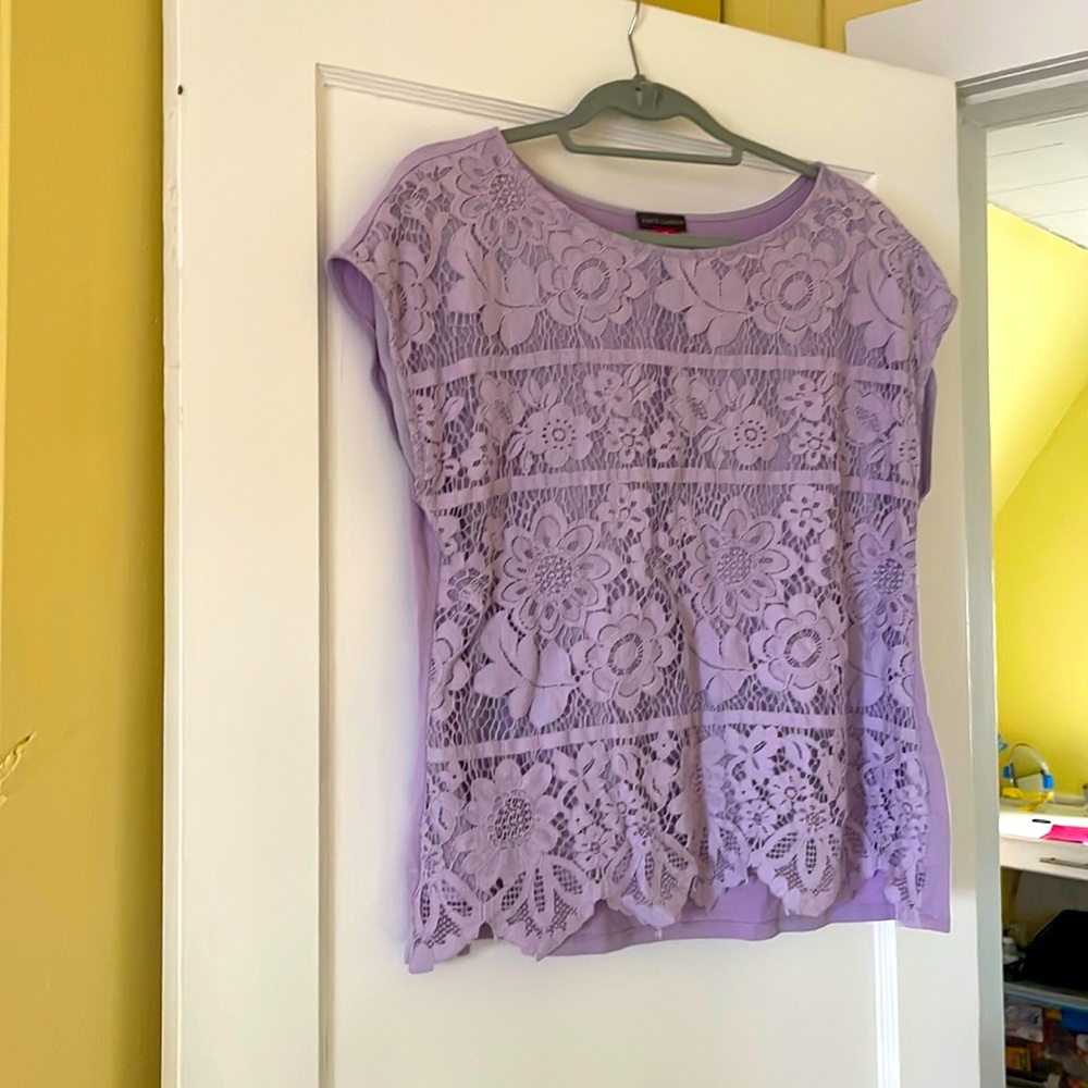 Lavender Vince Camuto lace top size Medium